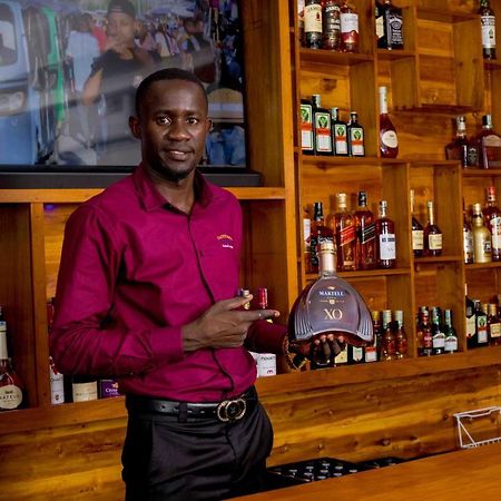 Hadjens Hotel Mwanza Kültér fotó